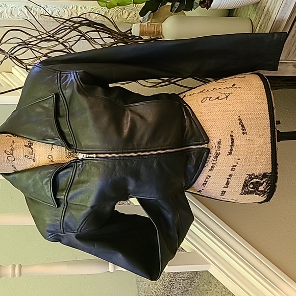 Cropped leather jacket - Picture 2 of 7